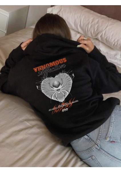 Venomous Baskılı Siyah Kapşonlu Sweatshirt