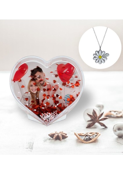 Kişiye Özel Fotoğraflı Kalp Kar Küresi ve Isimli Silver Papatya Kolye-1 fırsatları
