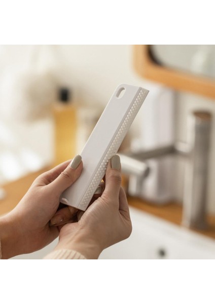Beyaz Stil Mükemmel Cam Silici Taşınabilir Cam Kazıyıcı Askı Deliği Hijyenik Banyo Ayna Silici Su Çıkarma (Yurt Dışından) indirimleri