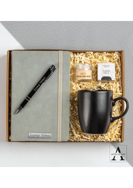 Kişiye Özel Defterli Hediye Seti- Gri Çizgili Defter- Siyah Tükenmez Kalem- Seramik Kupa- Teashop Müslin Çay- Mum