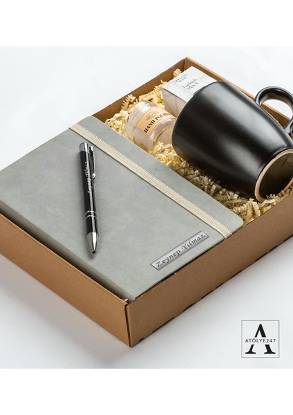 Kişiye Özel Defterli Hediye Seti- Gri Çizgili Defter- Siyah Tükenmez Kalem- Seramik Kupa- Teashop Müslin Çay- Mum fiyatları