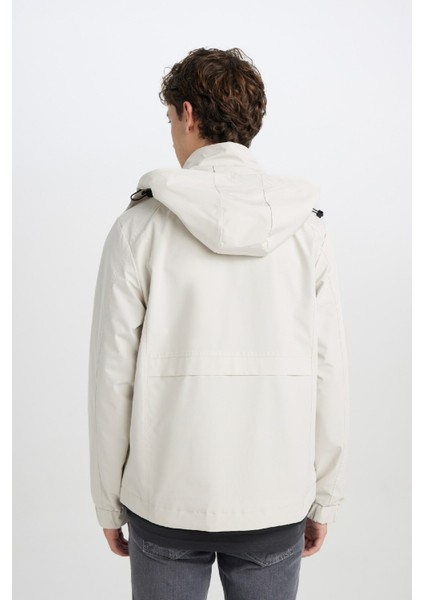 Regular Fit Kapüşonlu Fermuarlı Çıtçıt Kapamalı Mevsimlik Hafif Mont C8284AX24AU