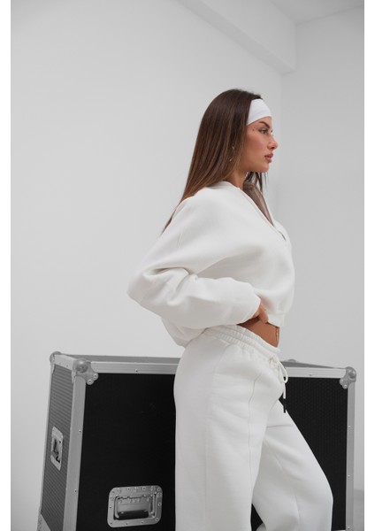Sıfır Yaka Fermuarlı Beyaz Sweatshirt Eşofman Takımı fiyatları