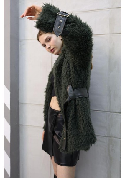 Kadın Şık Astarlı Peluş Saçaklı Deri Kol ve Kemer Detaylı Suni Kürk Oversize Kaban Ceket fiyatları