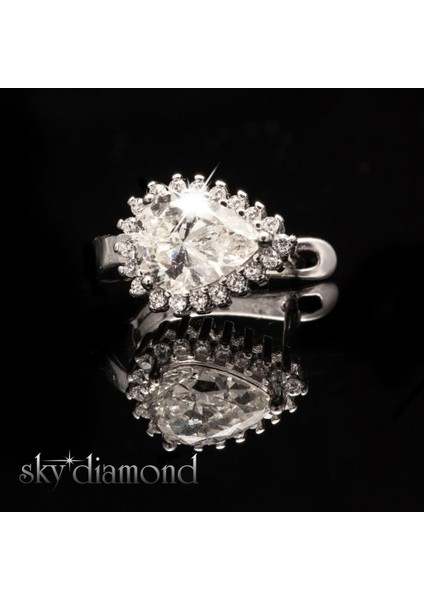 Sky Diamond Etrafı Pırıltılı Taşlarla Süslenmiş Damla Küpe