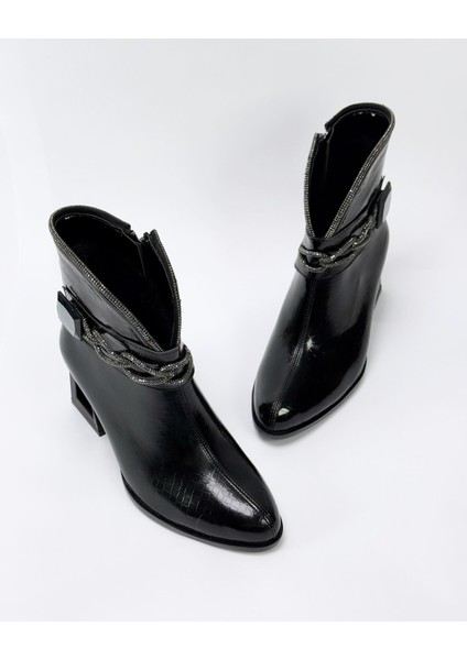 7 Cm Topuklu Içi Kürklü Elmas Tasli Siyah Rugan Kadin Botu fiyatları