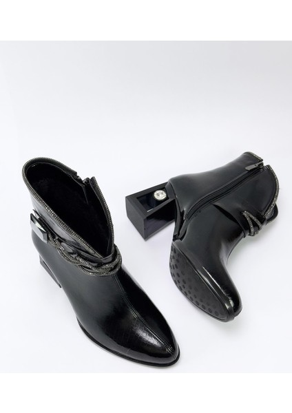 7 Cm Topuklu Içi Kürklü Elmas Tasli Siyah Rugan Kadin Botu modelleri