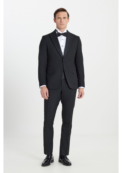 Slim Fit Dar Kesim Kırlangıç Yaka Kapak Cepli Esnek Smokin Takımı modelleri