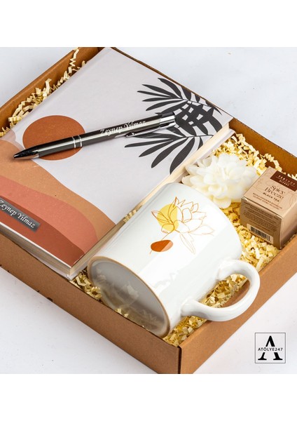 Kişiye Özel Tasarım Defter ve Tükenmez Kalem - Özel Tasarım Baskılı Kupa - Lotus Mum - Müslin Çay Hediye Seti fiyatları