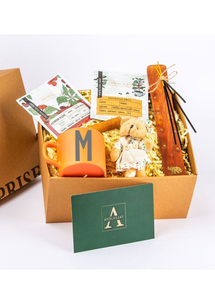 Kişiye Özel Hediye Seti-Ayıcık Anahtarlık - Ahşap Tütsülük - 4 Adet Tütsü - Turuncu Çay-Kahve Fincanı - Tek Içimlik Mimosa Premium Filtre Kahve - Tek Içimlik Mimosa Pratik Filtre Kahve - Tarçın Çubuğu