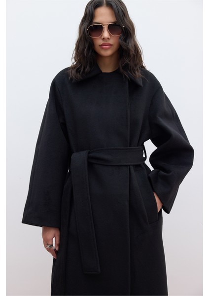 Düz Kapamalı Kaşe Kaban Siyah fırsatları