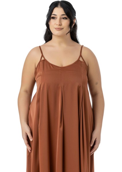 Büyük Beden Ayarlanabilir Ince Askılı Derin Plikaşe Detaylı Yırtmaçlı Saten Uzun Tarçın Elbise fiyatları