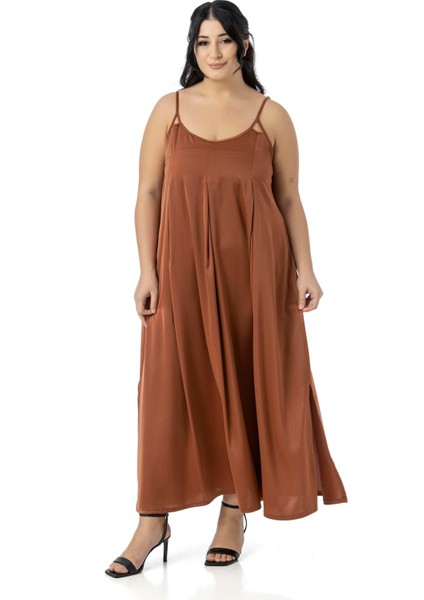 Büyük Beden Ayarlanabilir Ince Askılı Derin Plikaşe Detaylı Yırtmaçlı Saten Uzun Tarçın Elbise fırsatları