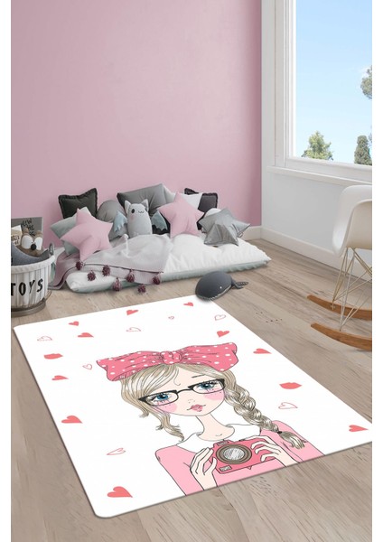 Kaymaz Taban Yıkanabilir Tatlı Kız Desenli Çocuk Halısı