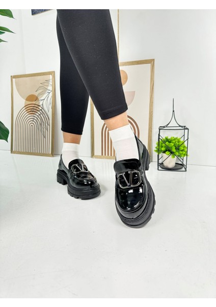 Günlük Kadın Loafer V Tokalı Kalın Topuklu Tırtıklı Tabanlı Oval Burunlu Makosen Ayakkabı 7455 - 7453