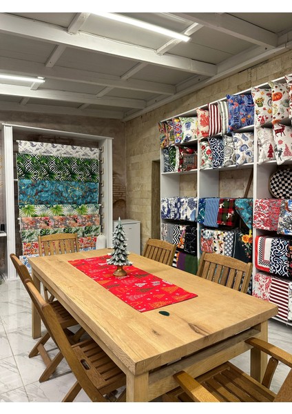 Kırmızı Çam Ağaçları Baskılı Panama Keteni Runner fırsatları