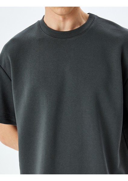 Kısa Kollu Etiket Detaylı Pamuk Karışımlı Bisiklet Yaka Oversize Tişört indirimleri