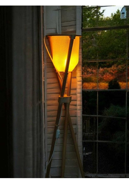 Natura Ahşap Ayaklı Modern Tripod Lambader, 3 Boyutlu Yazıcı ile Üretilen Doğa Dostu Şık Aydınlatma