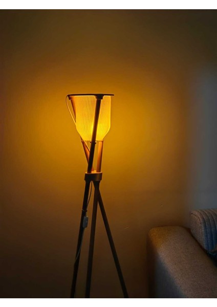 Natura Ahşap Ayaklı Modern Tripod Lambader, 3 Boyutlu Yazıcı ile Üretilen Doğa Dostu Şık Aydınlatma modelleri