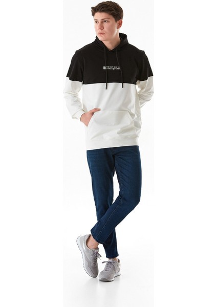 Renk Bloklu Yazı Kabartmalı Kapüşonlu Sweatshirt fiyatları