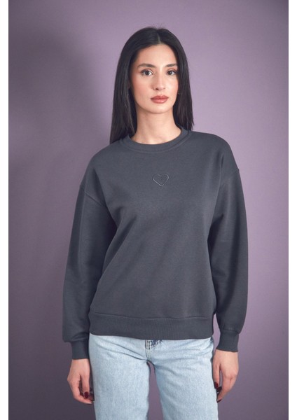 3 Iplik Kalp Nakışlı Bisiklet Yaka Sweatshirt