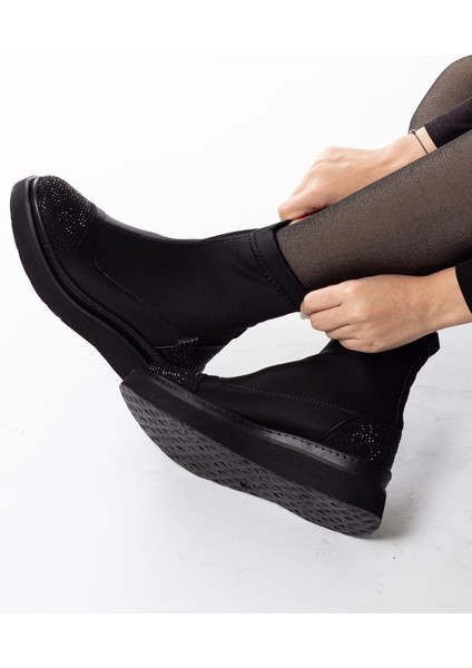 Afron Siyah Renkli Taşlı Detaylı Kışlık Kadın Bot