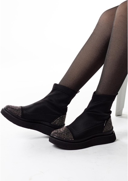 Afron Siyah Renkli Gümüş Renk Taşlı Detaylı Kışlık Kadın Bot