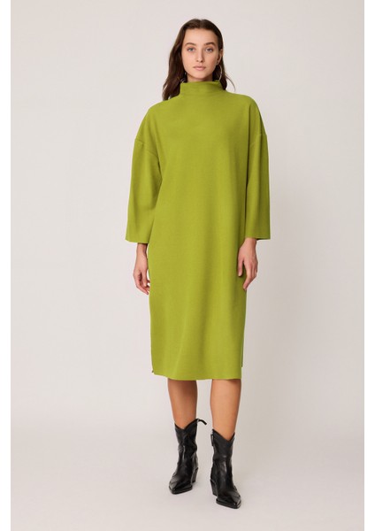 Yanları Yırtmaçlı Boğazlı Örme Elbise