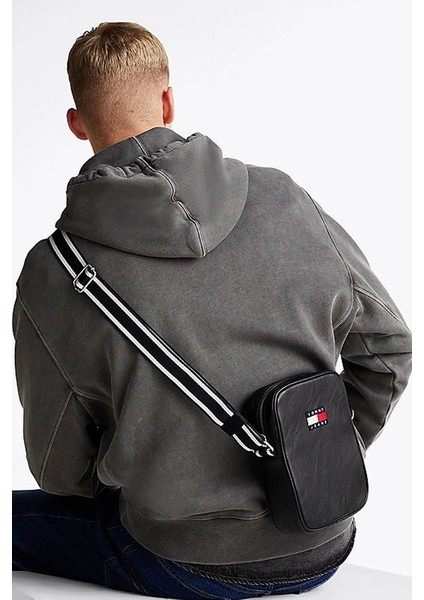 Erkek Siyah Askılı Çapraz Omuz Çantası indirimleri