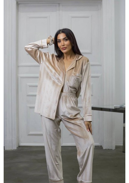 Underwear Gizotti Bej Gofrajlı Kalp Nakışlı Uzun Kadife Pijama Takımı