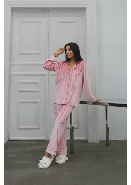Gizotti Pudra Gofrajlı Kalp Nakışlı Uzun Kadife Pijama Takımı fiyatları