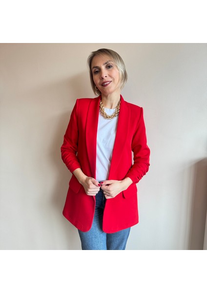 Kırmızı Kolu Büzgülü Ceket