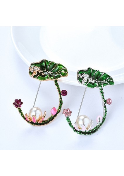 Gümüş Tarzı Yeni Lotus Broş Elbise Aksesuarları Kadın Moda Takı Butik Hediye Aile ve Arkadaşlar Için (Yurt Dışından)