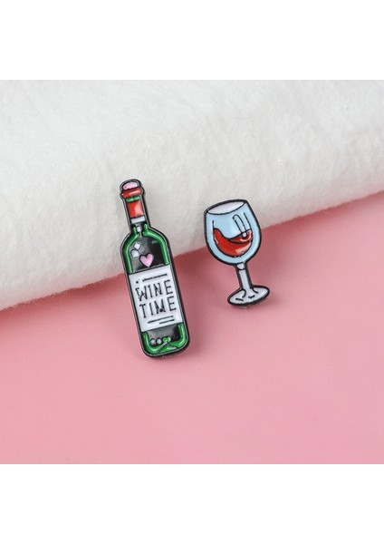 Kalp ve Şarap Bardağı Yerliği ile Kırmızı Şarap Rölyef Toplu Iğne (Yurt Dışından) fırsatları