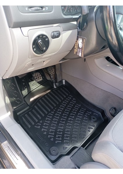 Volkswagen Golf 5 2003-2009 3D Havuzlu Paspas Siyah