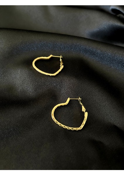Desenli Kalp Gold Çelik Küpe