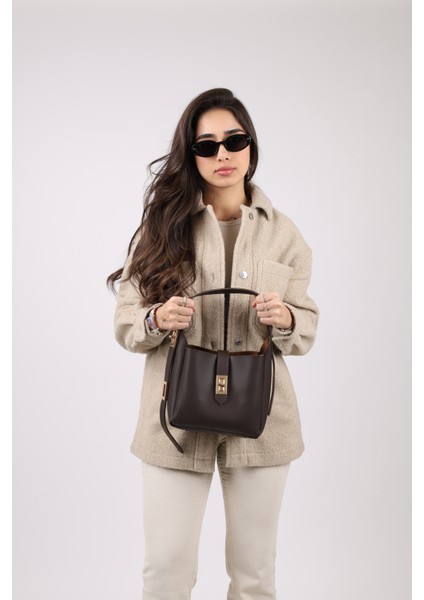 Gold Kilit Detay Aksesuarlı Ayarlanabilir Kilit Askılı El Kol ve Omuz Çantası fırsatları