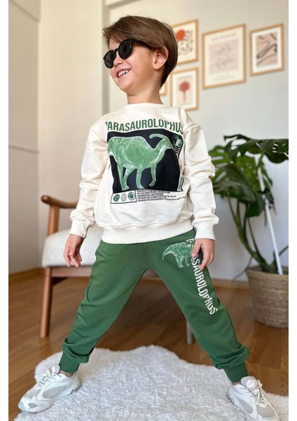 Erkek Çocuk Üzerinde Parasaurolophus Figürlü ve Yazı Baskılı Yeşil Eşofman Takım