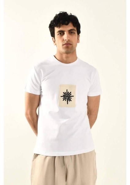 Işleme Detaylı Bisiklet Yaka T-Shirt fırsatları