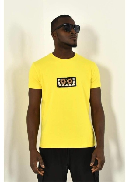 Çiçekli Örgü Detay Bisiklet Yaka Tshirt fırsatları