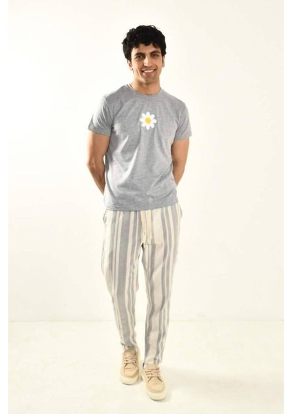 Papatya Nakış Detaylı Bisiklet Yaka T Shirt