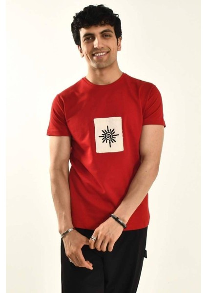 Işleme Detaylı Bisiklet Yaka T-Shirt