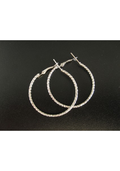 Parlak ve Şık: Parıltılı Gümüş Rengi Halka Küpe fırsatları