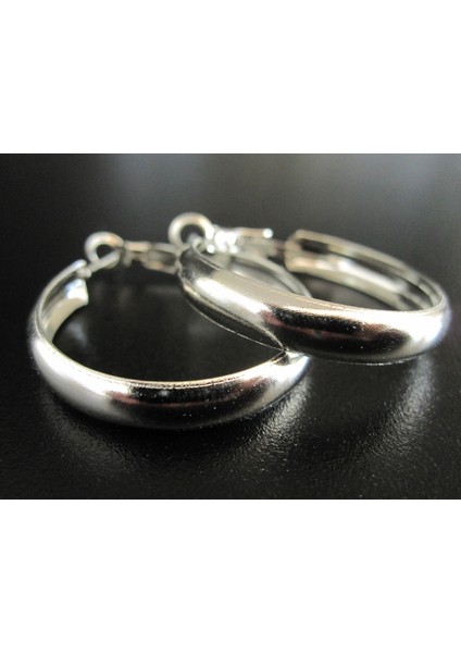 Zarif ve Şık: Gümüş Rengi Klasik Halka Küpe indirimleri