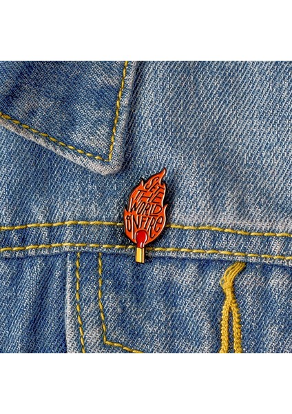 Dünyayı Alev Alev Yak Red Flame Yanmış Kibrit Emaye Broş Papyon Pin Kot Gömlek Yaka Punk Hediye Takı Rozeti (Yurt Dışından)
