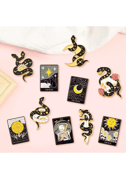 Stil H Yaratıcı Trendy Karikatür Siyah Yılan Tarot Papyon Rozeti Denim Çanta Rozeti Rozetler Erkek Kadın Gotik Punk Takı Hediye (Yurt Dışından)