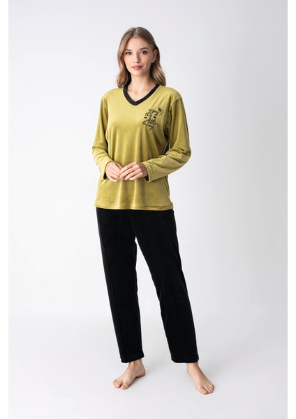 Kadife Yazı Detaylı Pijama Takımı fiyatları