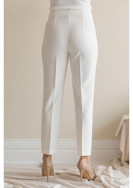 Kadın Yüksek Bel Pensli Havuç Kumaş Pantolon - Beyaz fırsatları