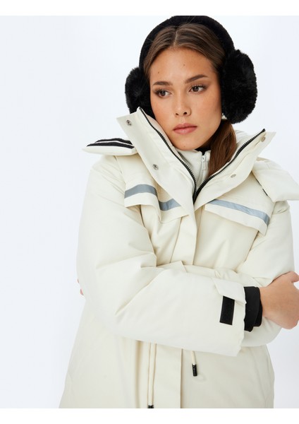 Kemerli Kapüşonlu Su Geçirmez Kayak Montu fiyatları