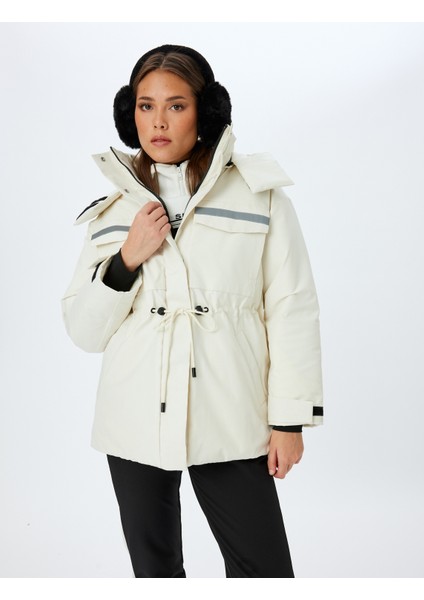 Kemerli Kapüşonlu Su Geçirmez Kayak Montu modelleri